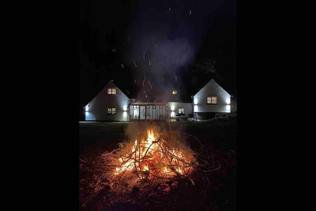 Bear Cottage, Tyn Y Cwm Eglwys-Fach Bagian luar foto