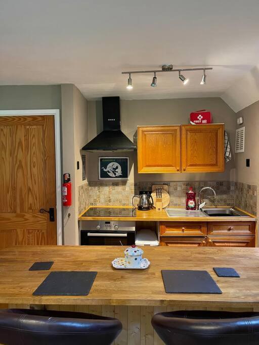 Bear Cottage, Tyn Y Cwm Eglwys-Fach Bagian luar foto
